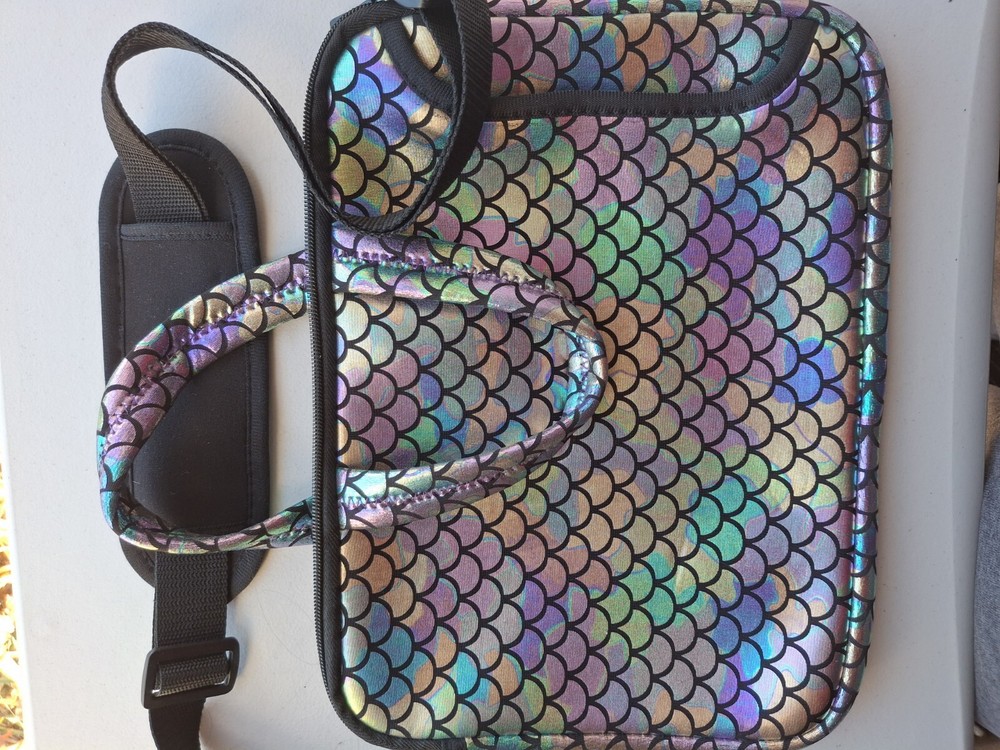 Laptop/Tablet Adjustable Strap Carrying Bag. Blitzy