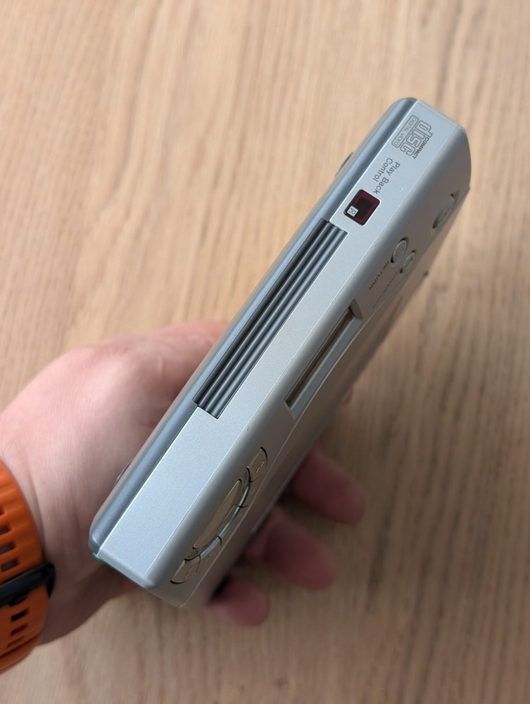 SONY D-V7000 Discman & VCD Portable Player, Tested & Working