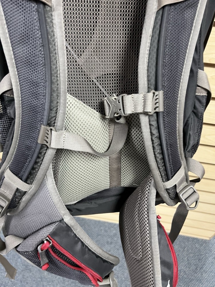 Gregory Z30 Hiking Backpack 30L Size Medium Grey Backpacking Camping