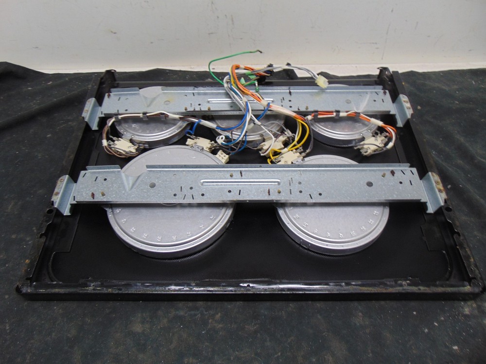 GE Electric Range JBP80B0H2BB Cooktop Assembly with Burners