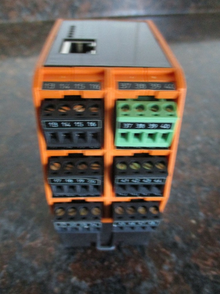 IFM EFECTOR 800 Vibration Diagnostic Sensor Controller VSE100 FREE SHIPPING