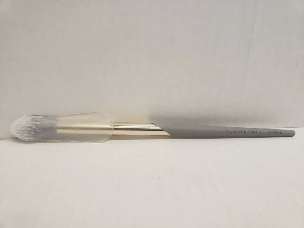 COMPLEX CULTURE ALL OVER HIGHLIGHT BRUSH.