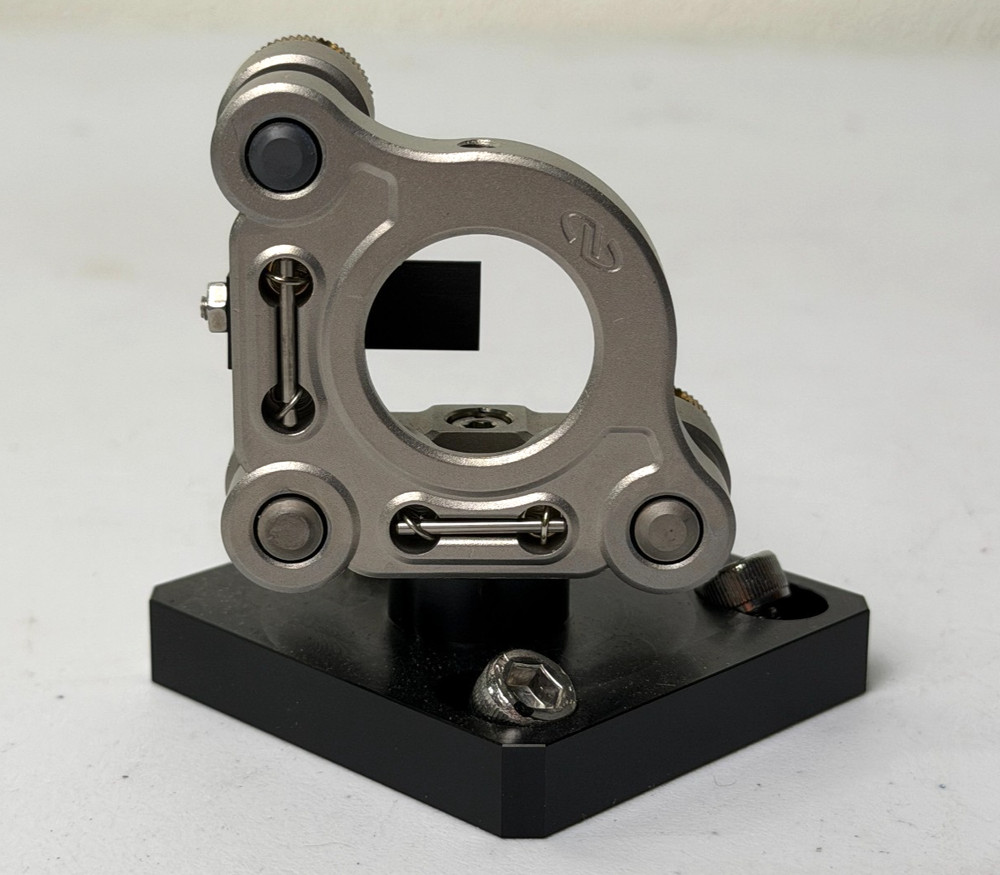 Three-Axis Kinematic Mirror Mount Precision Adjustment w/ Mount