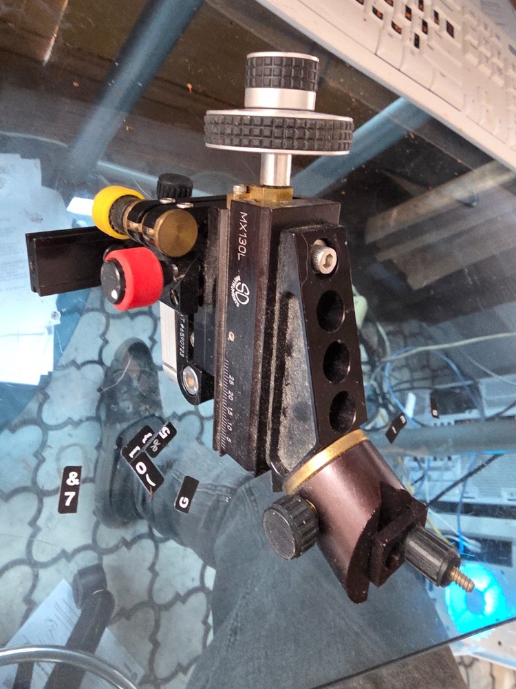 MX130L Micromanipulator . Syskiyuo