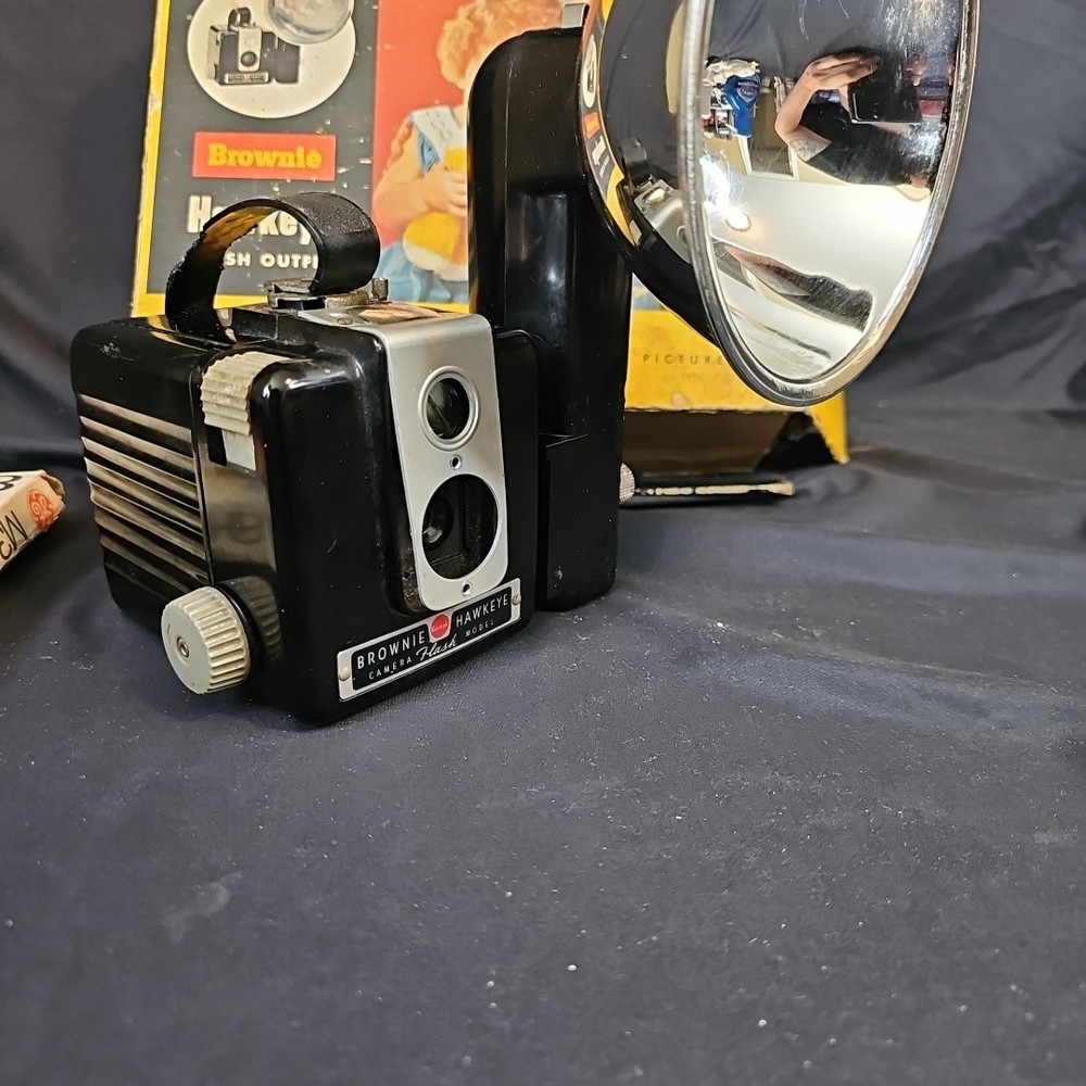 Kodak Brownie Hawkeye Camera Flash Model w/Kodalite Flash Attachment - UNTESTED