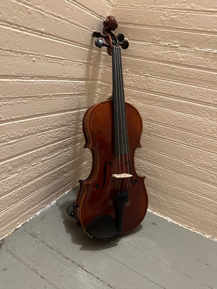 amati's fine instruments #100 4/4
