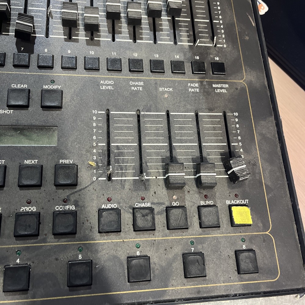 NSI MC 6300 MEMORY LIGHTING CONSOLE