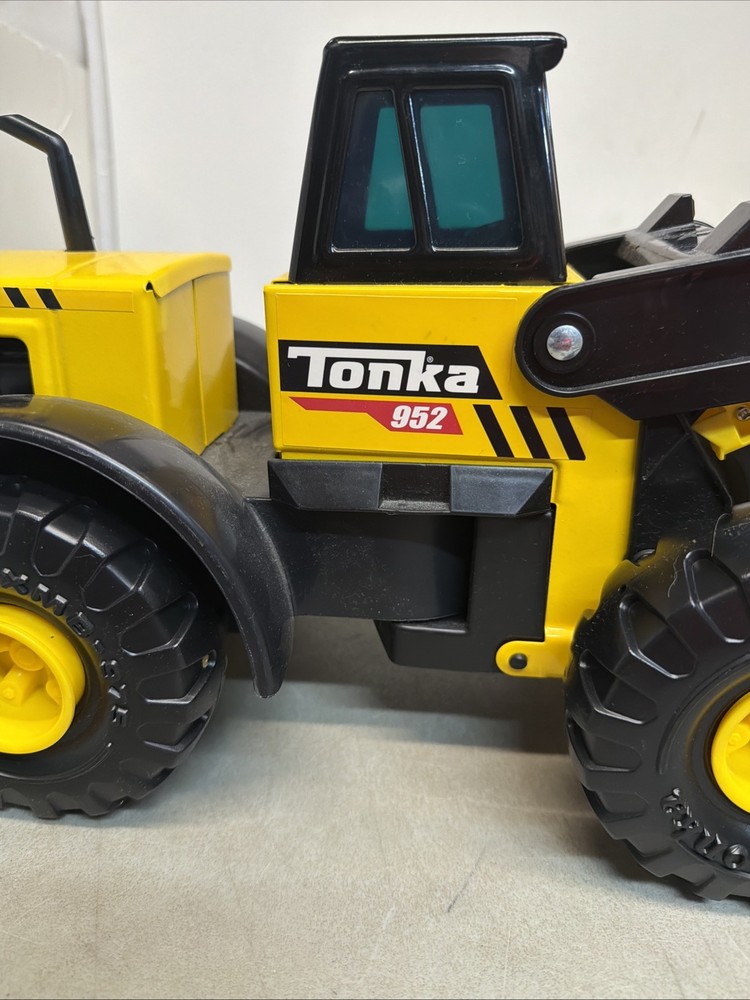 Tonka Steel Classics Front Loader 952 2020 Great Condition