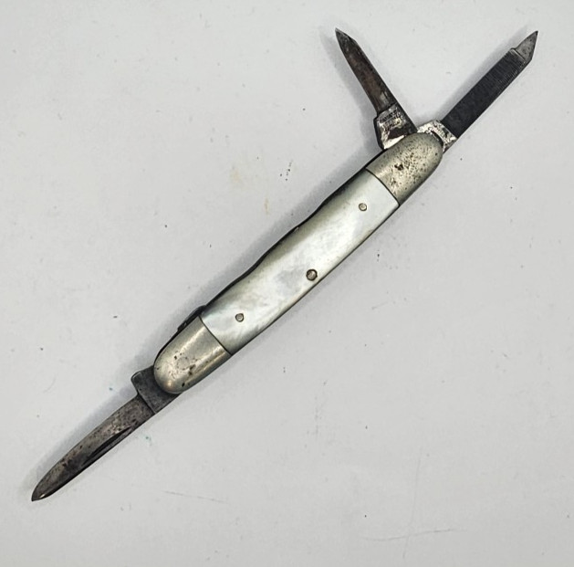 Camillus 4 Line 4 Blade MOP Knife (100)