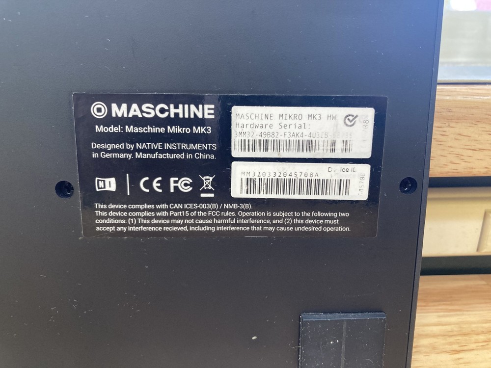 Native Instruments MASCHINE MIKRO MK3 Drum Controller USED