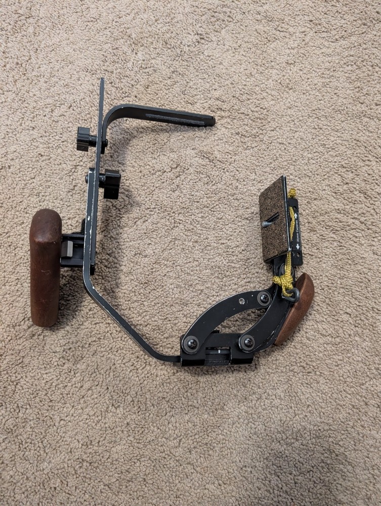 Stroboframe system flash bracket with handle