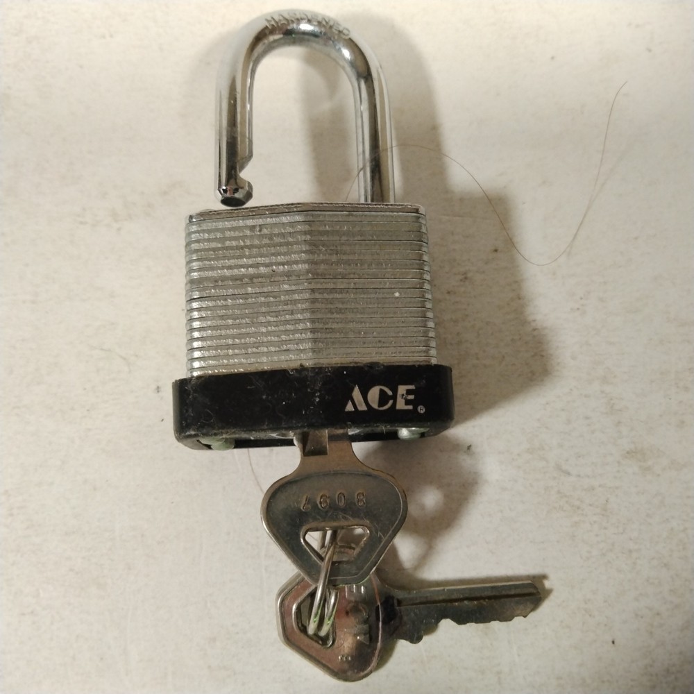 Ace Hardware Padlock With Two Keys 2 In Tall Closed