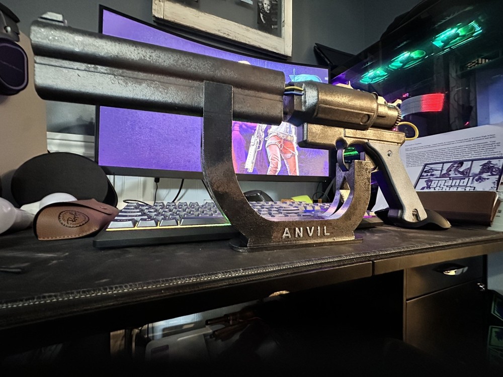 Arc Raiders Anvil prop replica complete with display stand & forge Print