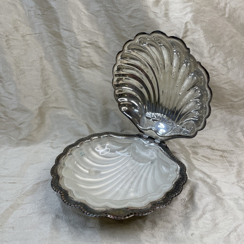Vintage E & J Leek Silverplate Clamshell With Frosted Glass Liner Container