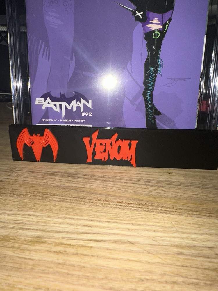 Venom Knull Black/Red Comic Book Stand - Graded/Raw Comics 3D Printed