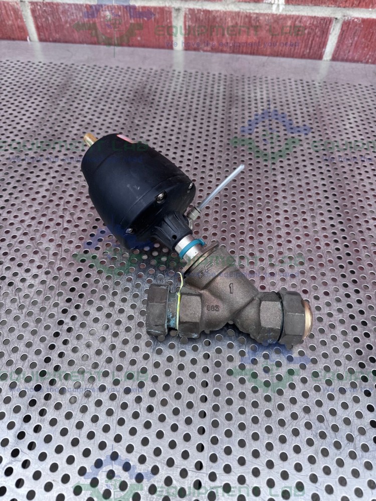 Gemu 554/25/D195 Pneumatic Angle Seat Globe Valve w/ 1" Compression Fitting