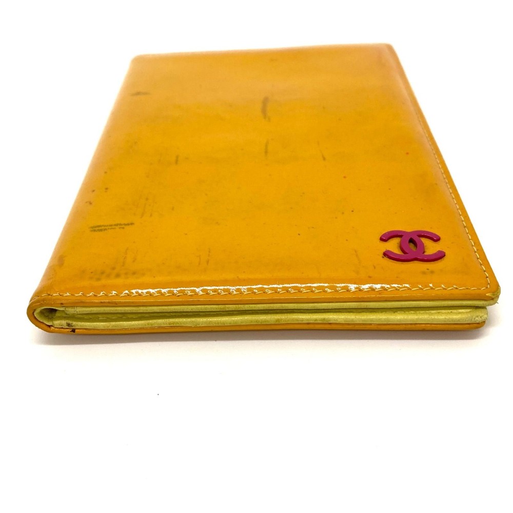 ◆CHANEL◆ Coco Mark Enamel Leather Card Case Yellow
