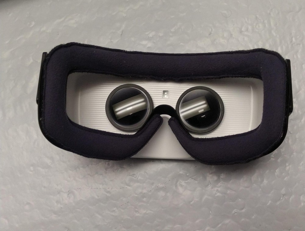 Samsung Gear VR Powered by OCULUS - Great Condition