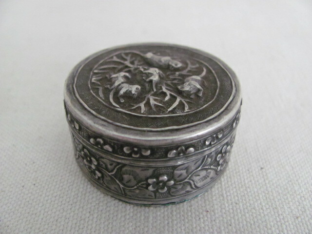 Antique Chinese Export Silver Repoussed Round Box / Container