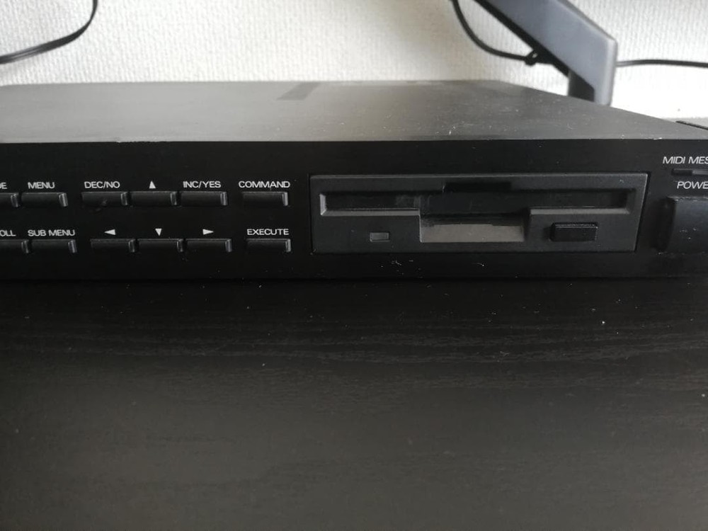 Roland S-330 Digital Sampler Rack Mount Vintage Sampler Tested Working