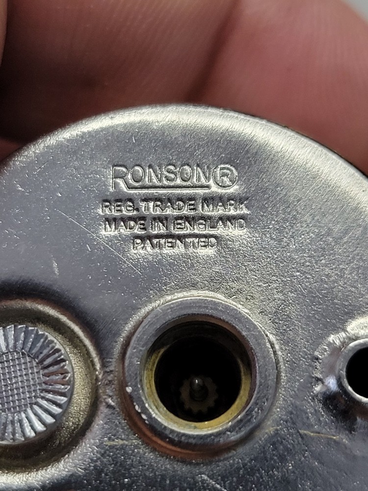 vintage ronson table lighter made in England ( WORKING)