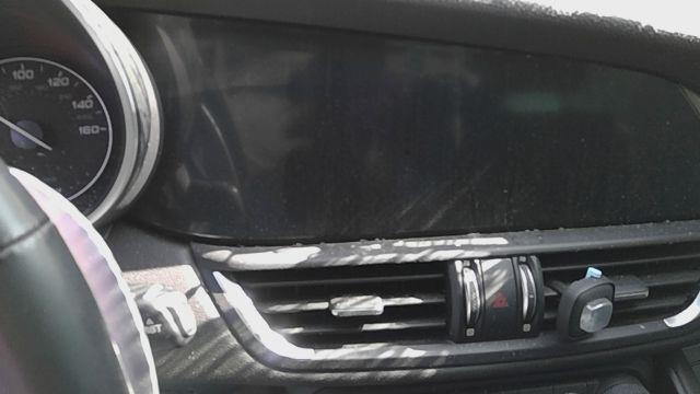 18 GIULIA display screen