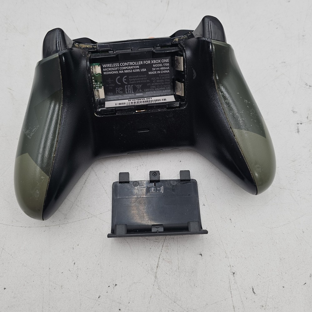 Microsoft Xbox One 1TB Original Console W/ Controller Tested 2 Game Bundle 1540