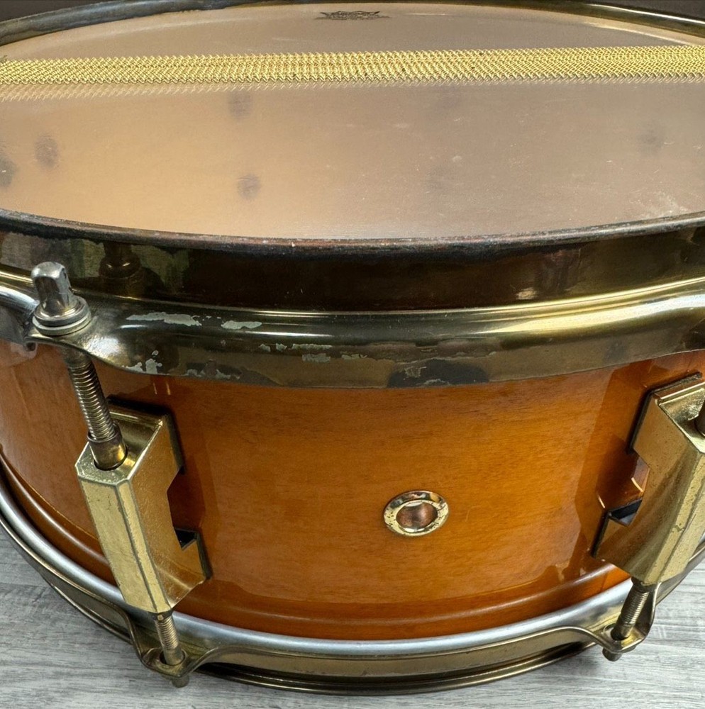 Pearl Custom Classic One Piece Maple Shell Snare Drum