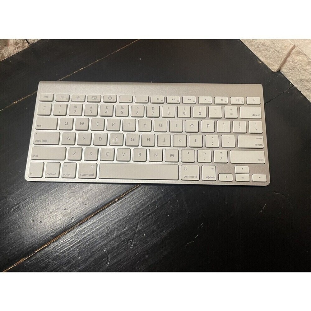 Apple Bluetooth Wireless Keyboard #A1314 - Tested & Works
