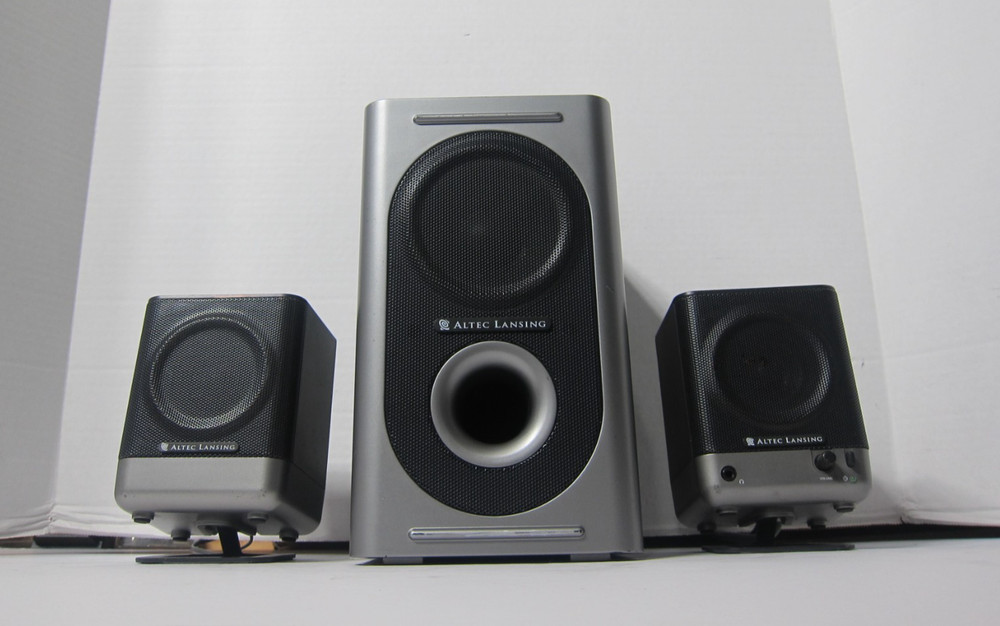 ALTEC LANSING 221 2.1 Multimedia Computer Stereo Speaker System with Manual