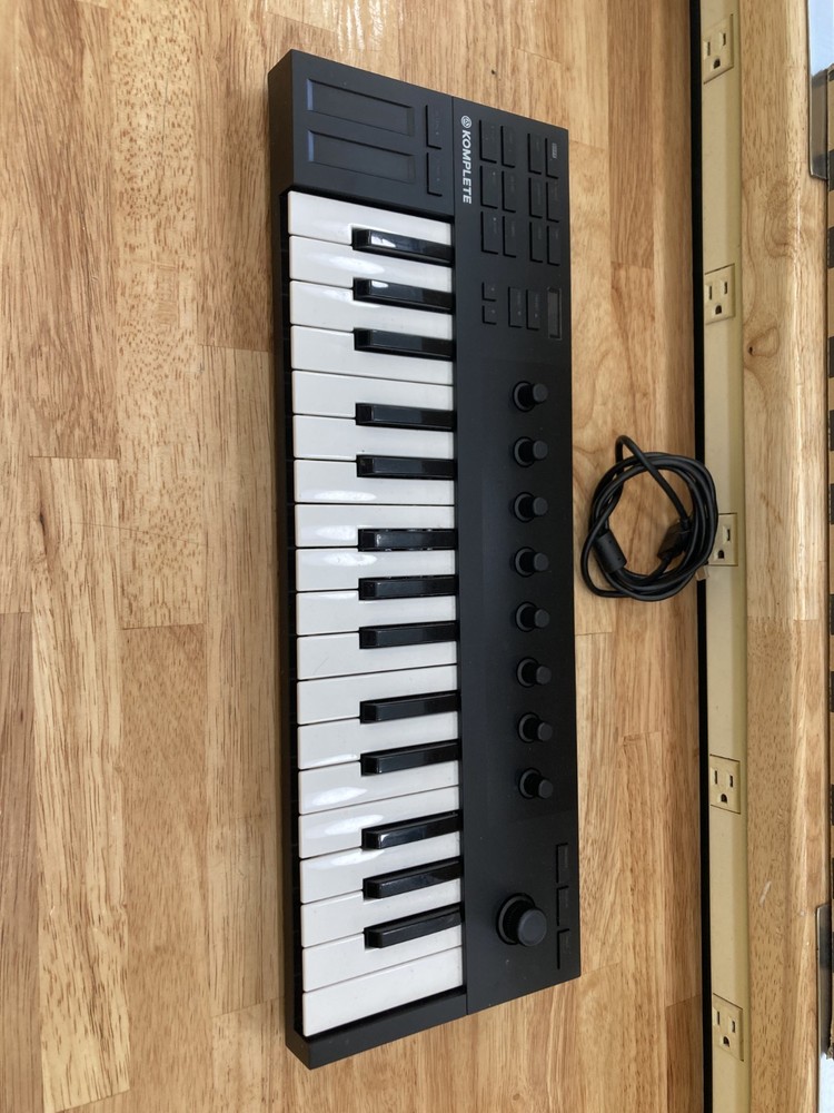 Native Instruments M32 Komplete Kontrol Keyboard Controller