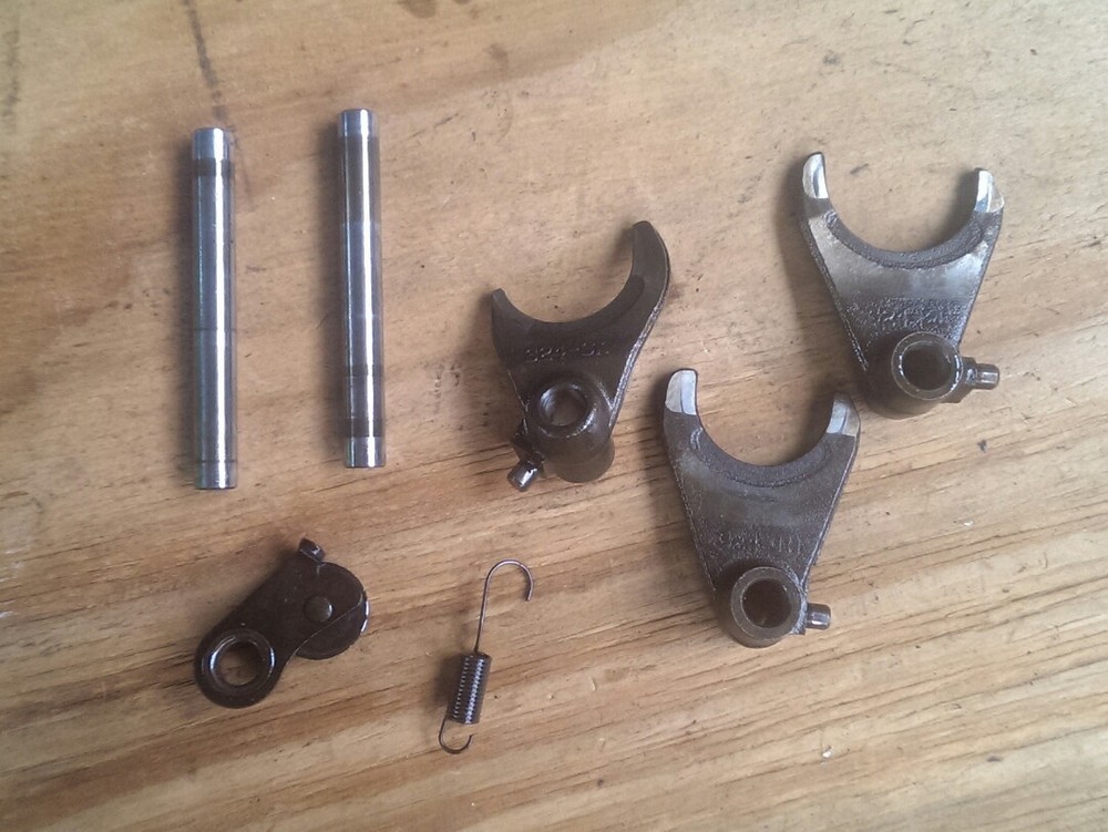 SUZUKI GN250 1993 Gearbox fork selectors