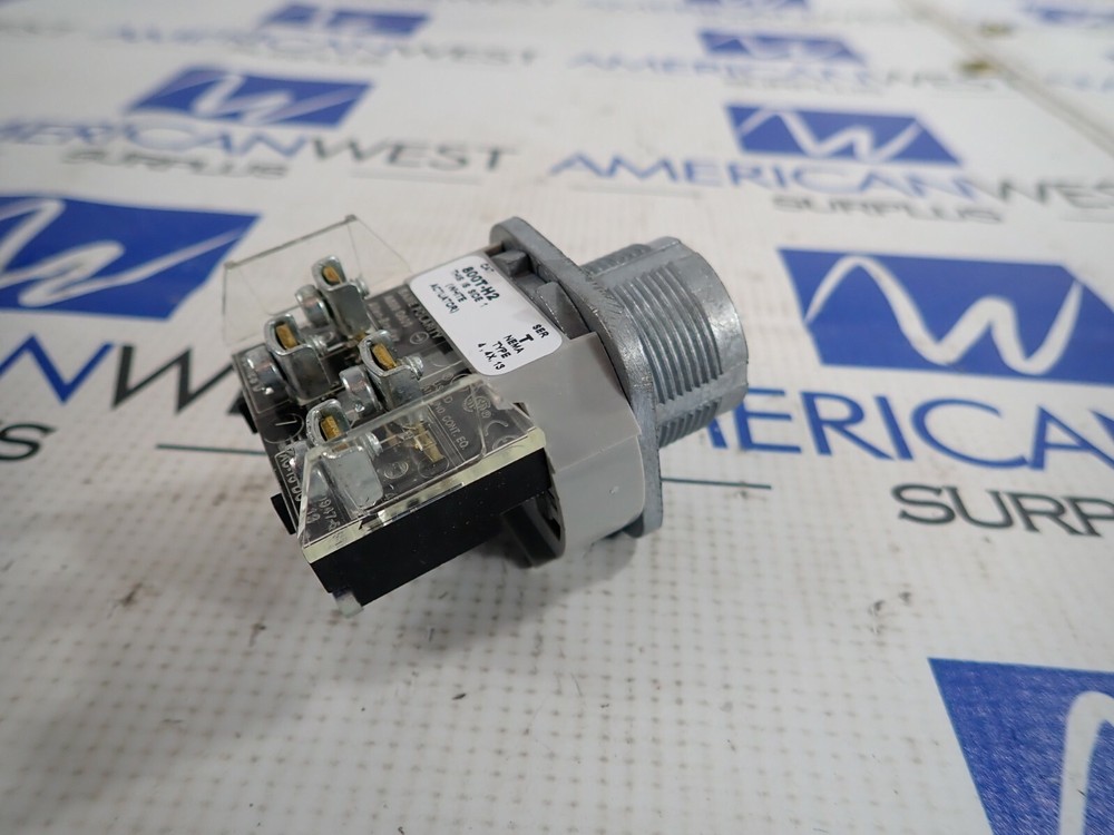 ALLEN BRADLEY 800T-H2 SER T SELECTOR SWITCH *NEW*