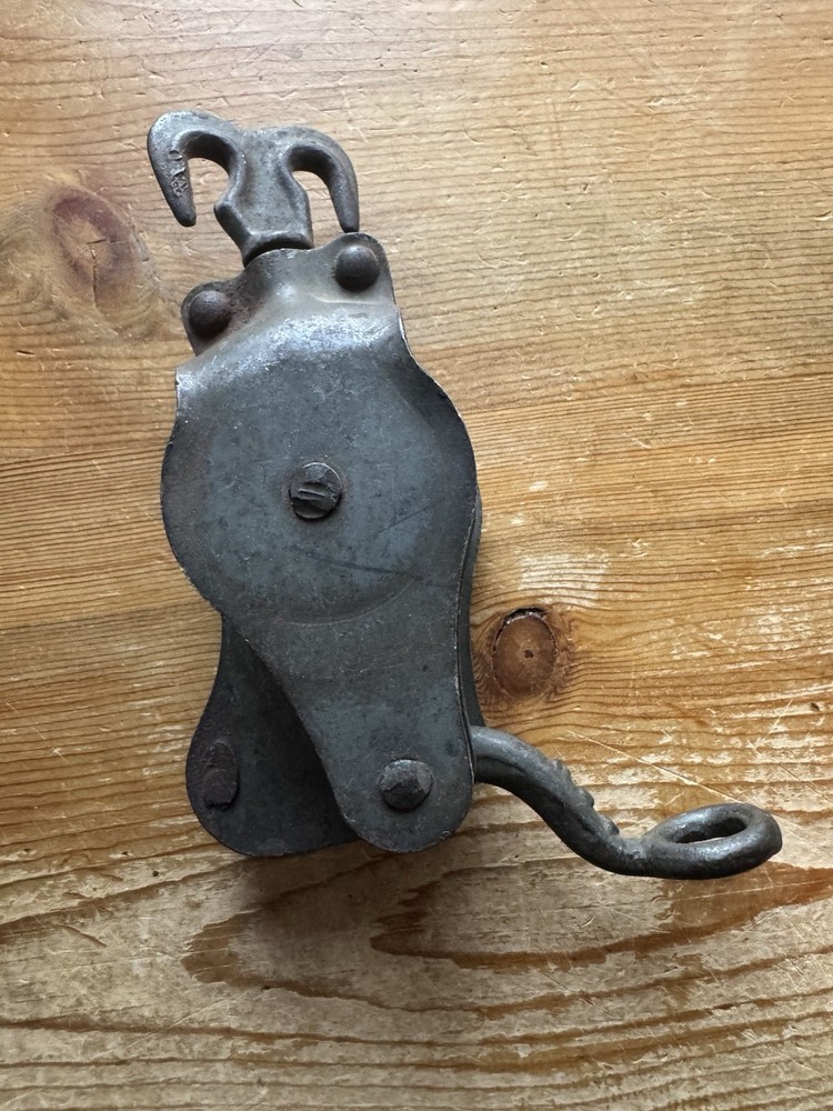 Vntg. Gem Double Pulley w/ Rope Break