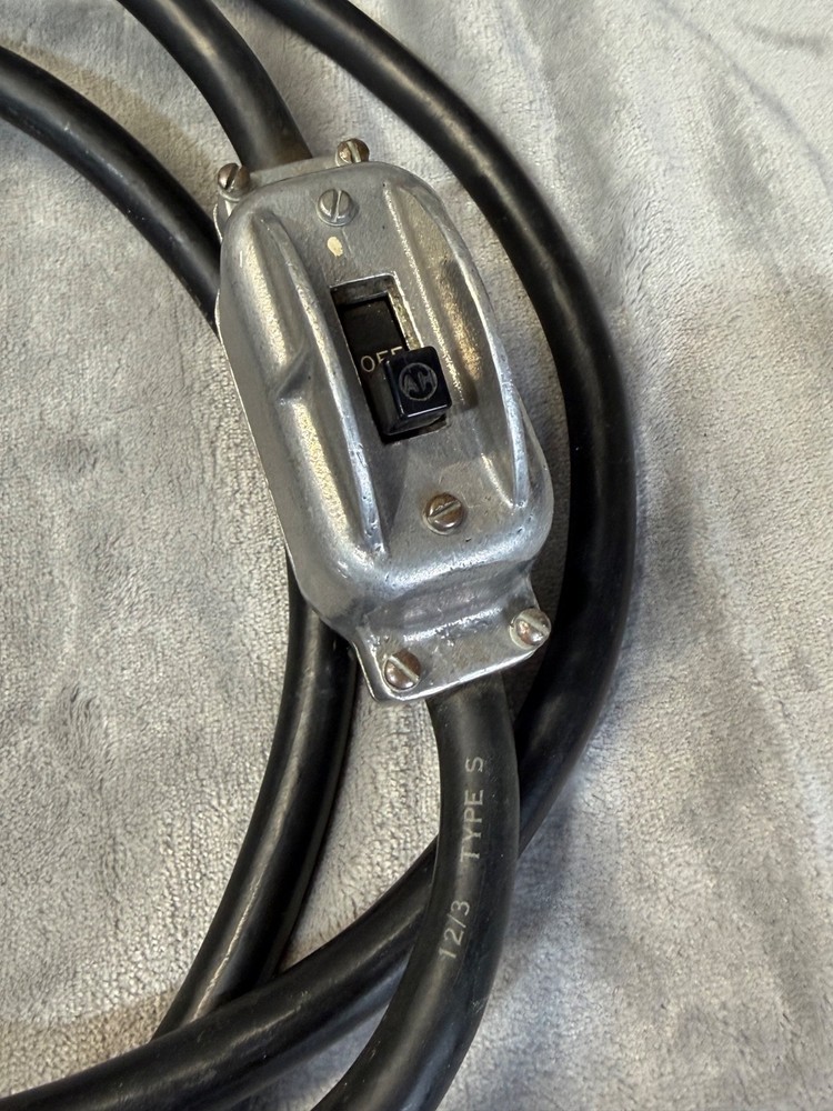 Mole-Richardson 1500 Watt Molequartz Super-Broad Tungsten Light Type 3401 WORKS!