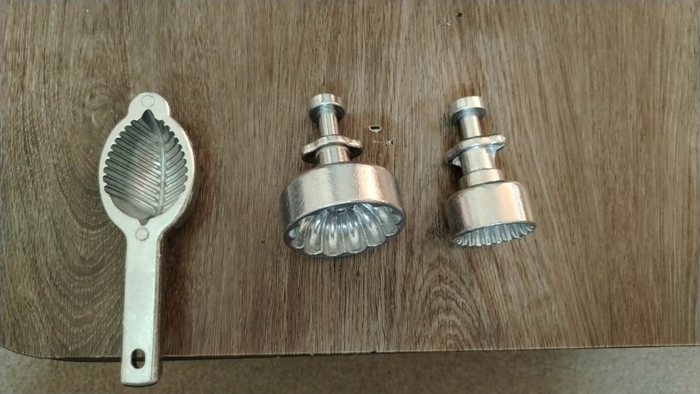 3 Pcs : Bread & pastry mold Eid maamoul كبس قالب -مكبس قالب قراص العيد معمول