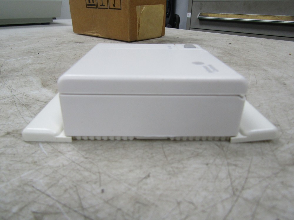 💥NEW JOHNSON CONTROLS WALL MOUNT TEMPERATURE CONTROLLER TE-67NP-2B00