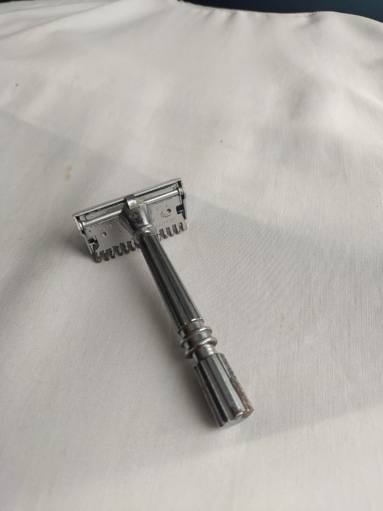 Gem Micromatic Open Comb Type Silver Tone SE Safety Razor