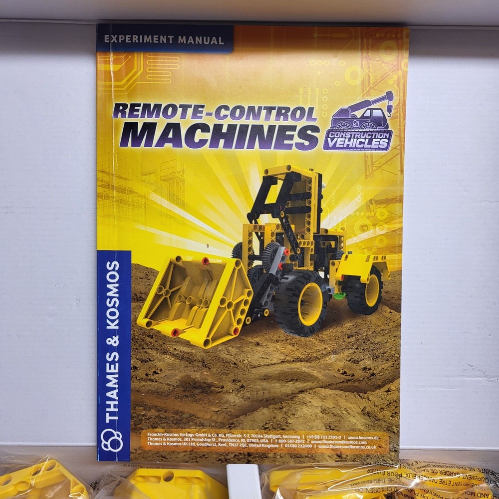 Thames & Kosmos Remote Control Construction Vehicles – 8 Models, 227 Pieces
