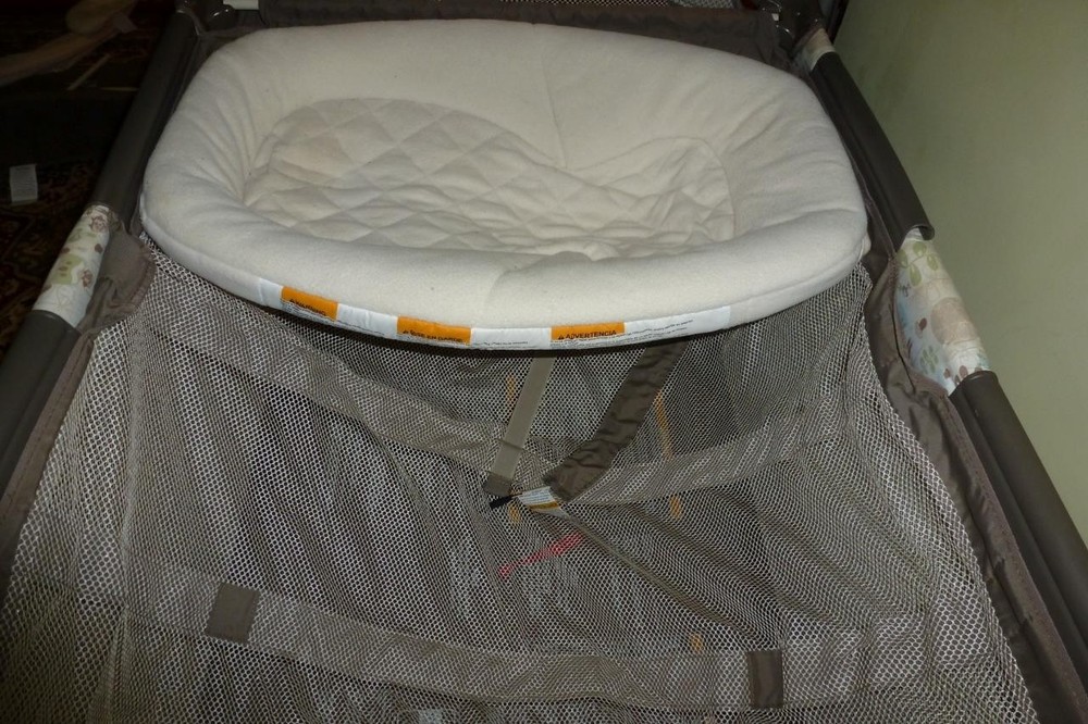 Graco Pack n Play Napper Infant Area w/Headrest + Canopy