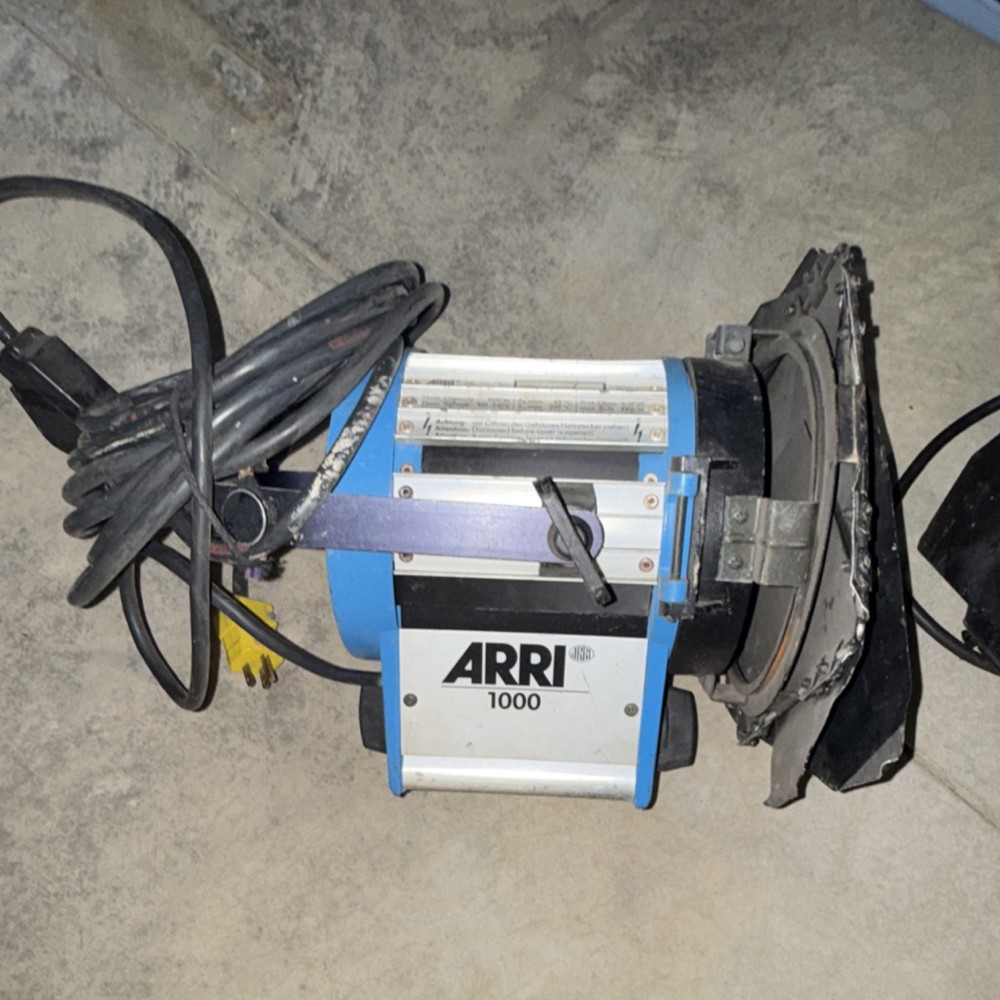 ARRI 1000 1000W Tungsten Continuous Lighting Blue Silver Black
