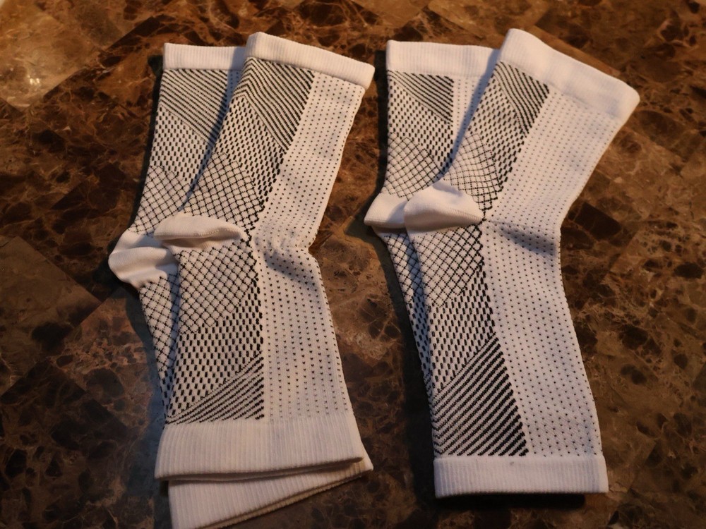 2 Pairs SoothRelieve Compression Socks Women’s Large OPEN BOX UNUSED