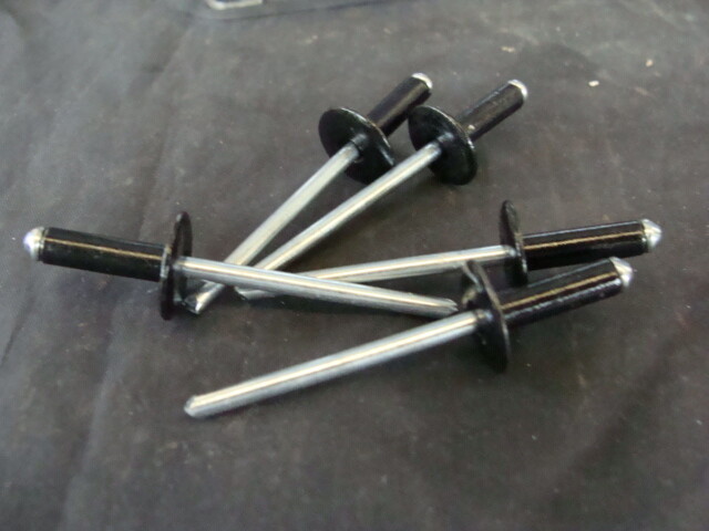 Box 70 Pop Rivets 4.8x15 Black