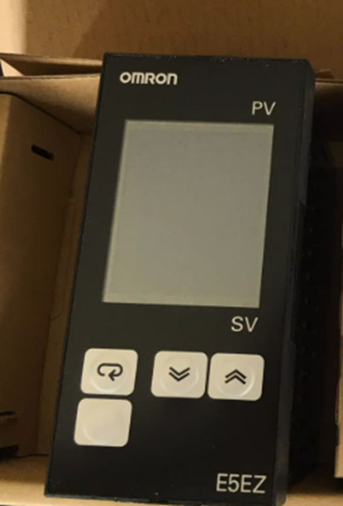 OMRON E5EZ-PRRT TEMPERATURE CONTROLLER 100-240VAC THERMOSTAT SWITCH PLC New