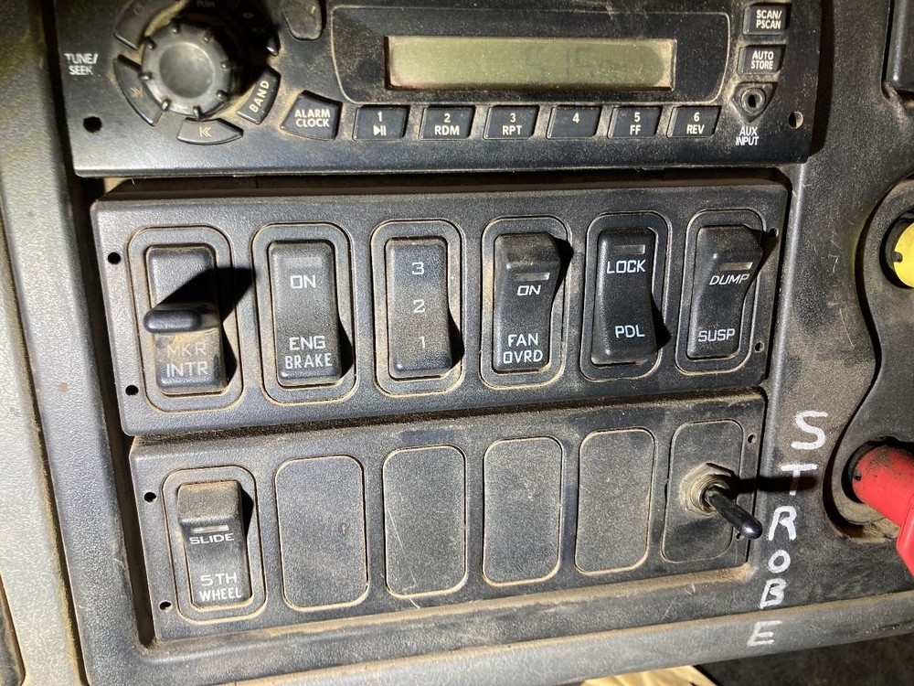 International 8600 SWITCH Dash Panel - Used