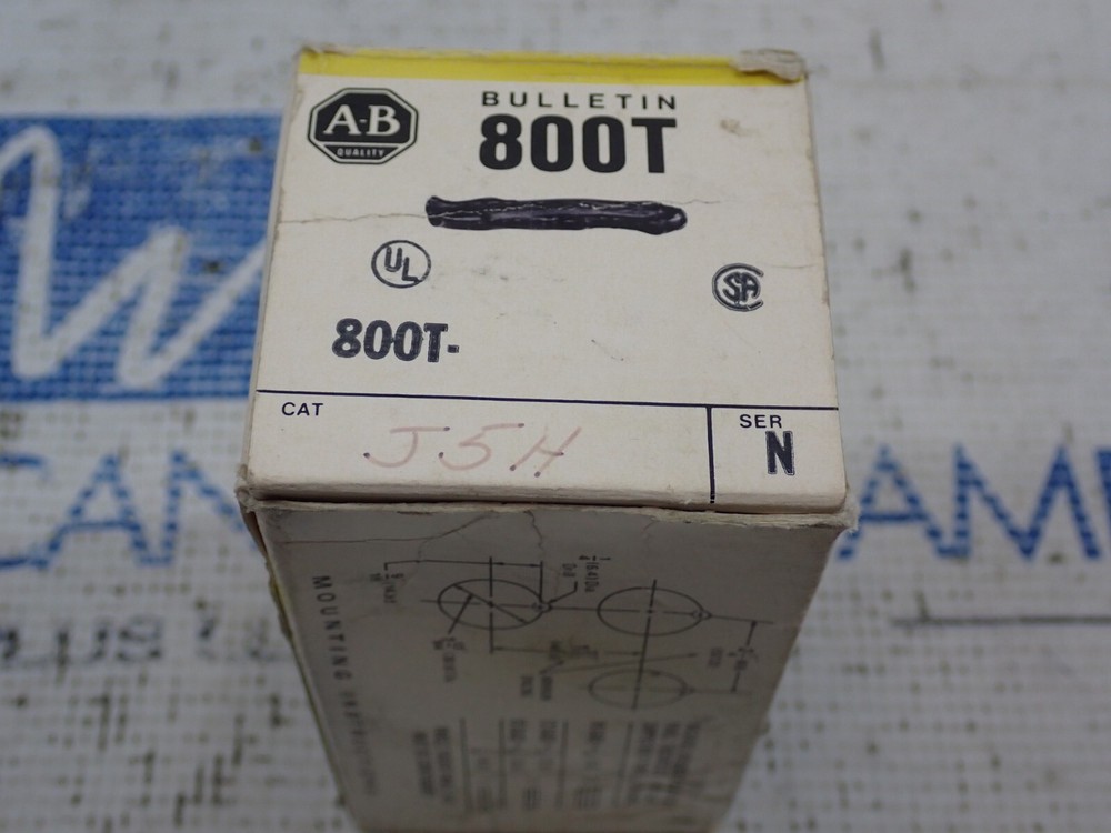 New Allen Bradley 800T-J5 Selector Switch 3 Pos spring return Rt