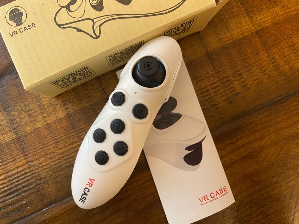 NIB 3D VR Headset Virtual Reality Glasses and Wireless Bluetooth Controller