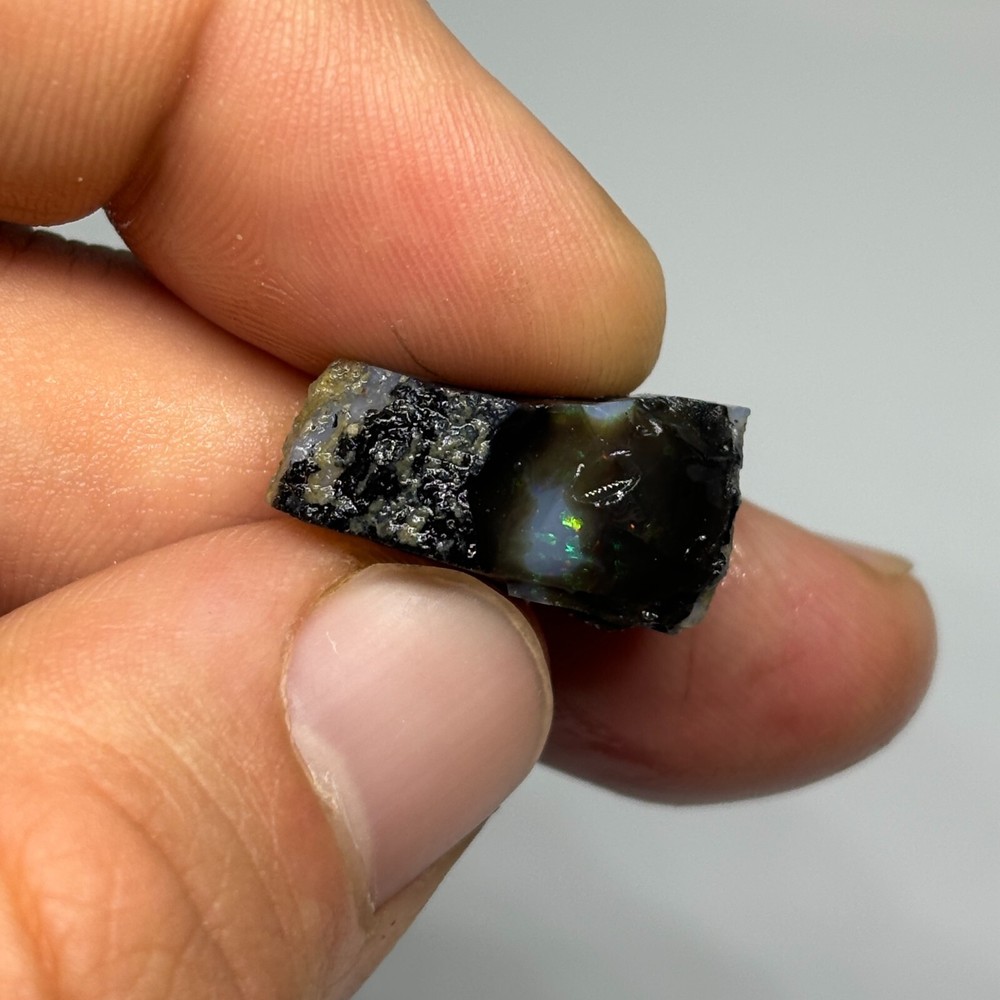 Single Fine Grade Black Nevada Opal Stone Cutter