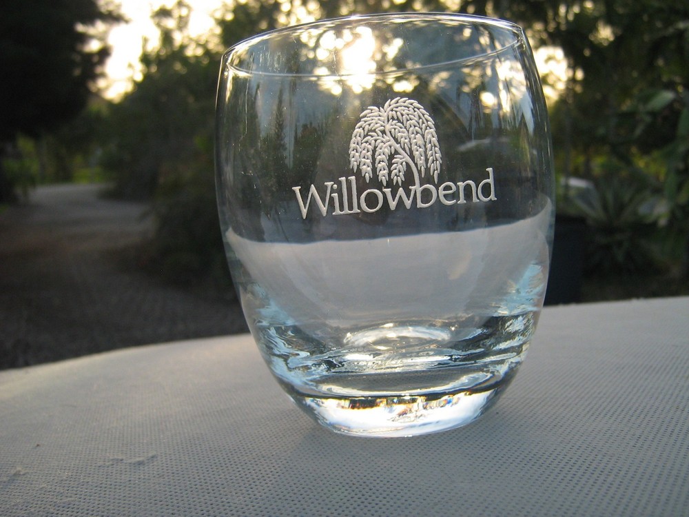 WILLOWBEND 4" TALL BEVERAGE GLASS WHITE WILLOW BRANCH LOGO GOLF COURSE