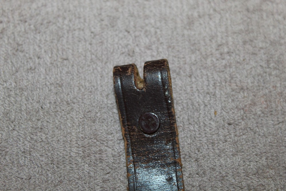 Original WW2 U.S. Army Binoculars Brown Leather Buttonhole Attachment Strap